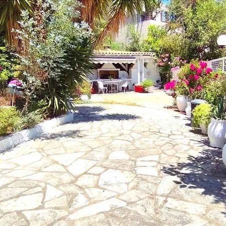 Aleka's House Guest house