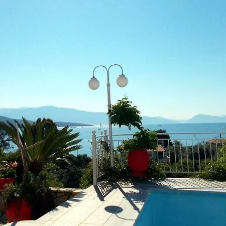 Guest house Aleka's House 3*