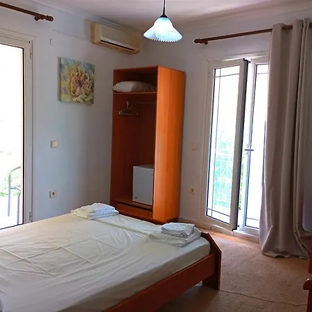 Πανσιόν Aleka's House 3*