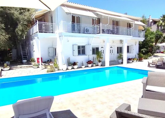 Πανσιόν Aleka's House 3*