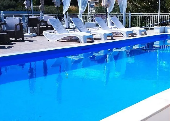 Aleka's House Πανσιόν 3*