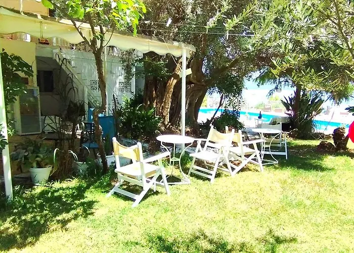Πανσιόν Aleka's House 3*