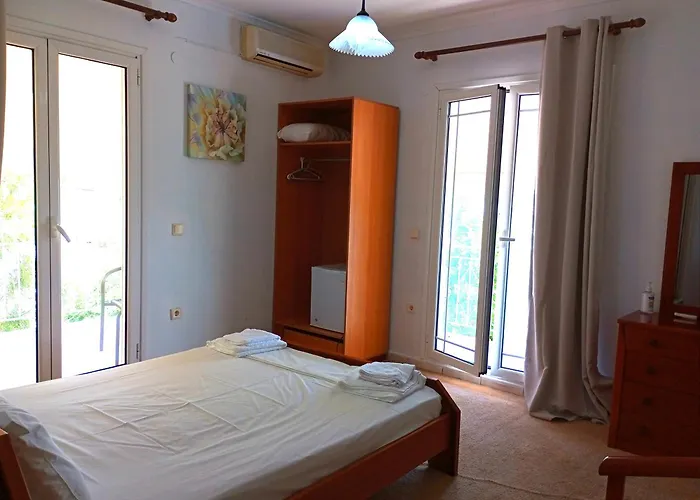 Πανσιόν Aleka's House 3*