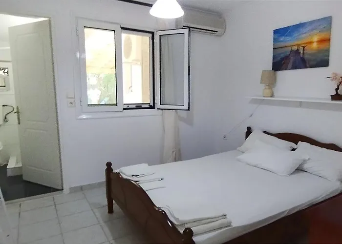 Πανσιόν Aleka's House 3*