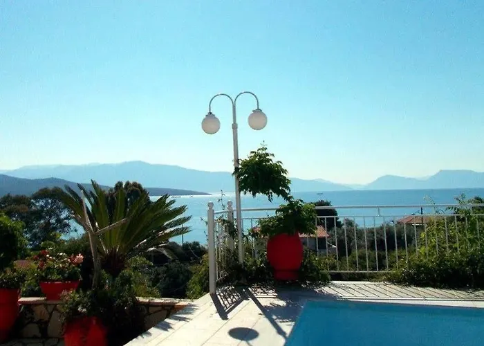 Πανσιόν Aleka's House 3*