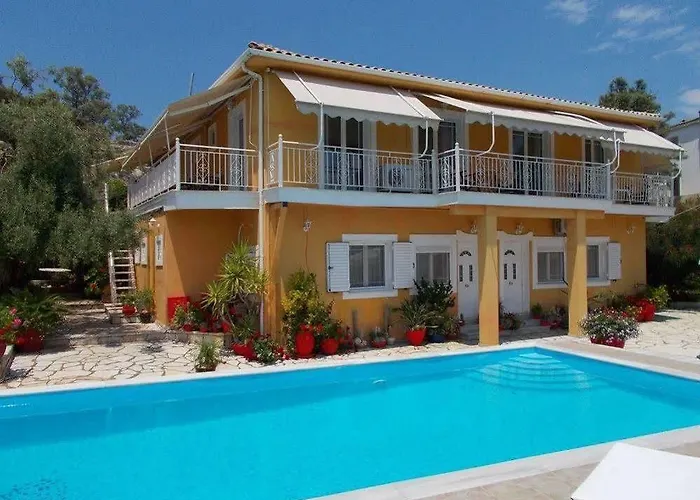 Πανσιόν Aleka's House 3*